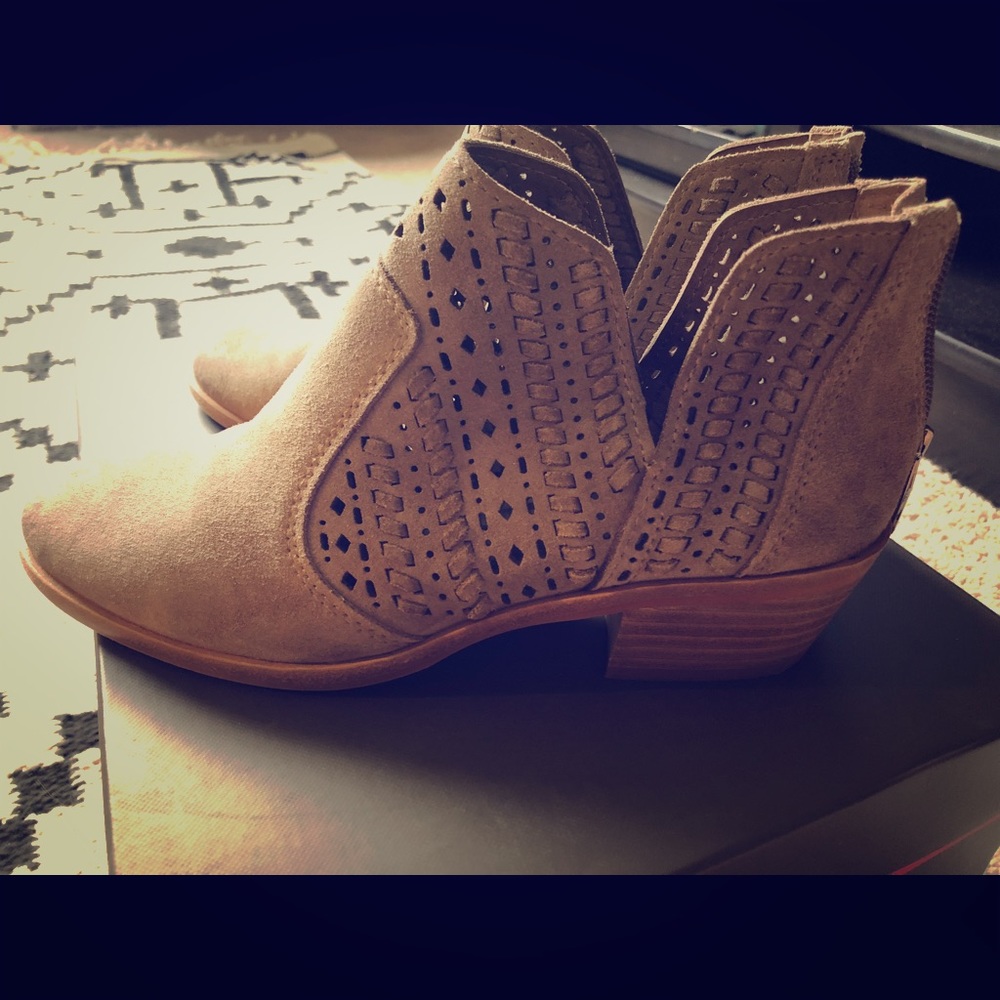 Vince Camuto- Prasata Shoes